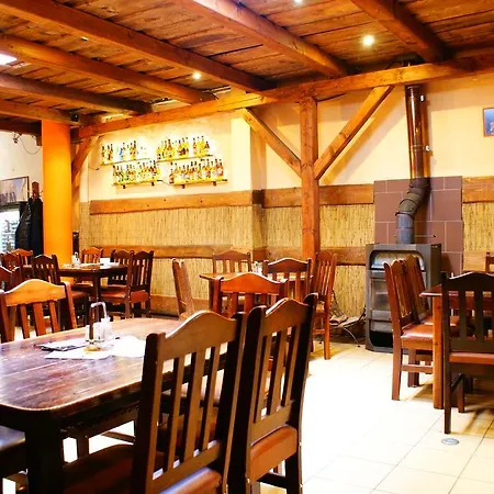 Grillbar & Restaurant 招待所 Spišská Nová Ves
